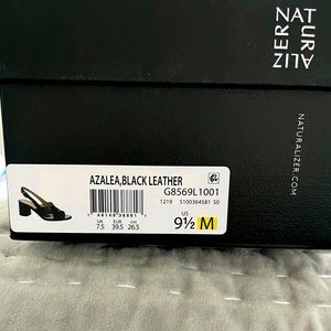 New. Naturalizer sandal. Black leather. 2 1/2” block heel.